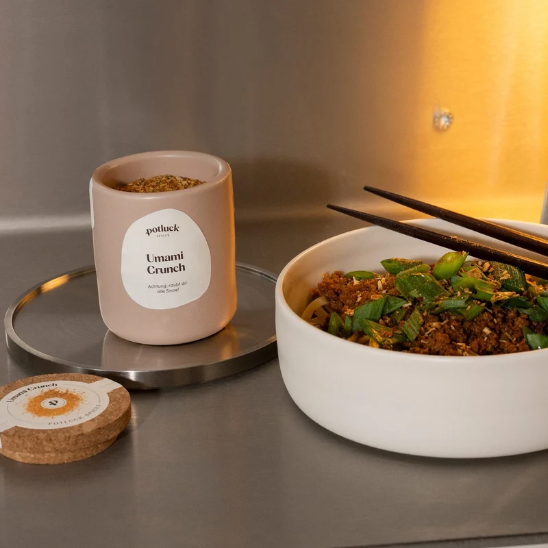 Bild: POTLUCK Umami Crunch 70 g im Keramiktopf